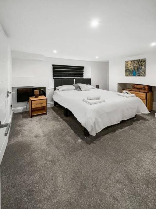 Bright And Spacious 1-Bdr Flat W/ Free Parking Reading Luaran gambar